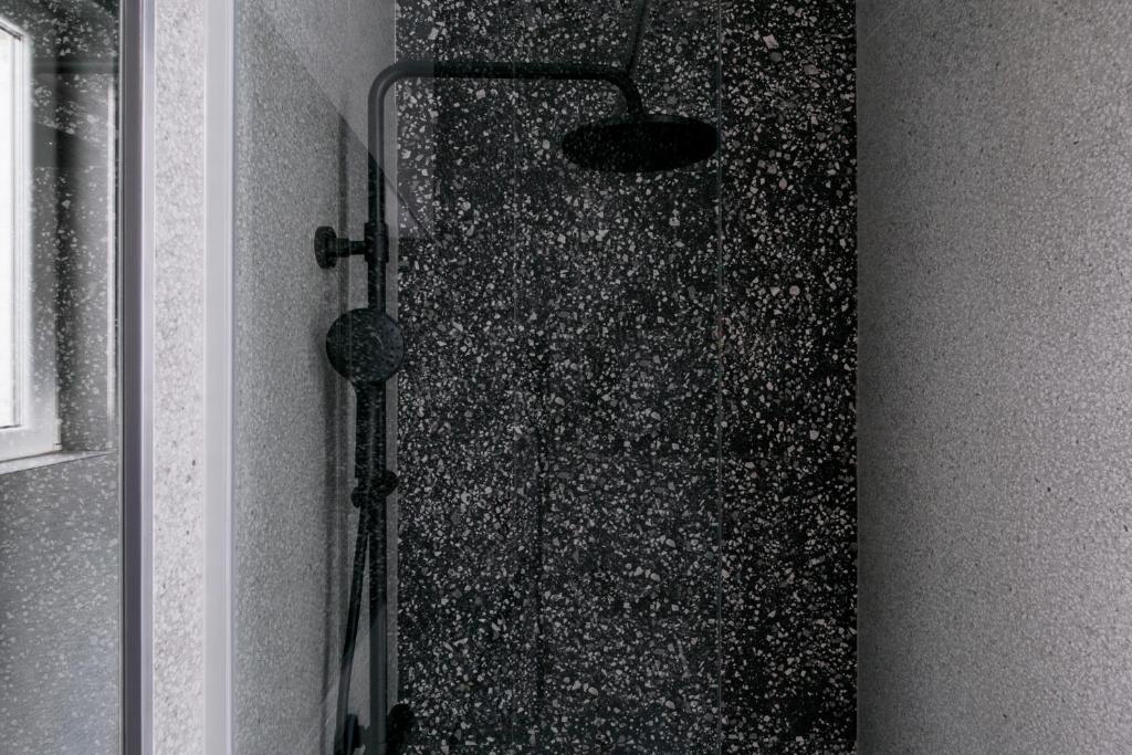 Bumblebee Luxury Apartments 2 - 7