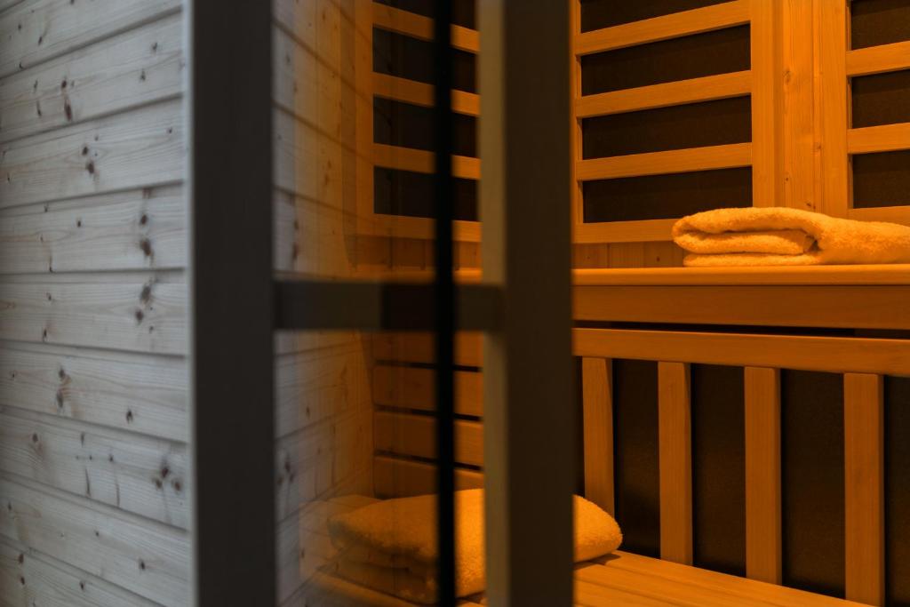 Bumblebee Luxury Apartments 2 - 11