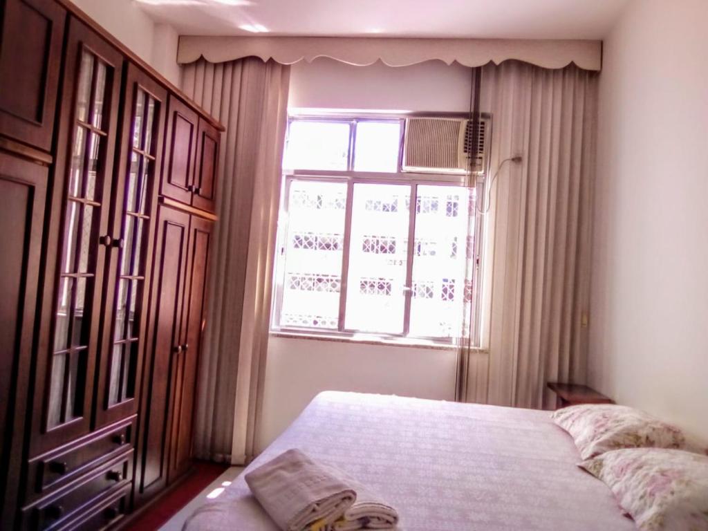  COPACABANA 3 quartos com ar cond GARAGEM a 2 qds da praia