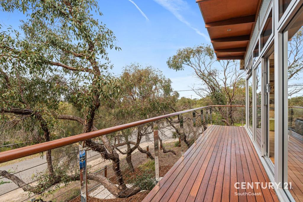 Tempo Rocks Aldinga Beach C21 SouthCoast Holidays, Aldinga Beach