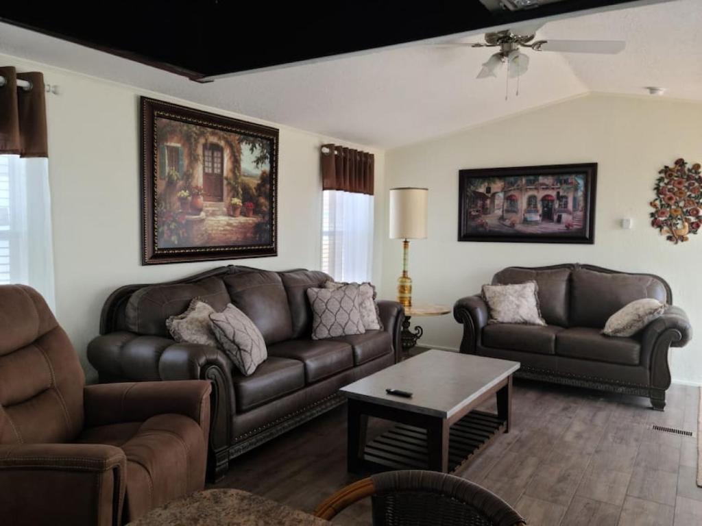a living room with leather couches and a coffee table at The Villa - Amazingly Comfortable King Beds in Alpine
