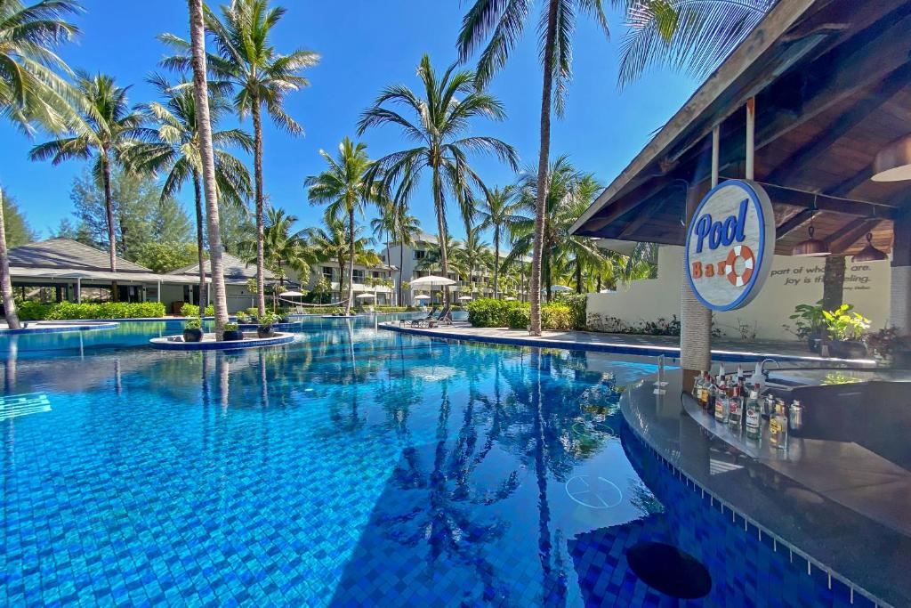 Bazén v ubytování X10 Khaolak Resort nebo v jeho okolí