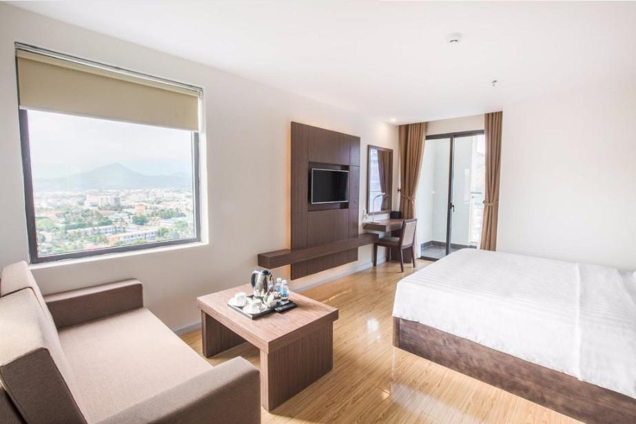 Phòng Deluxe Giường Đôi Nhìn ra Thành phố và có Ban công