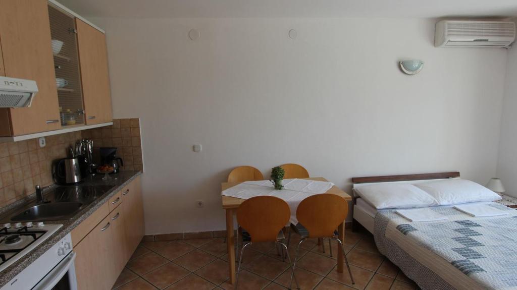 Postel nebo postele na pokoji v ubytování Apartments Grahovac