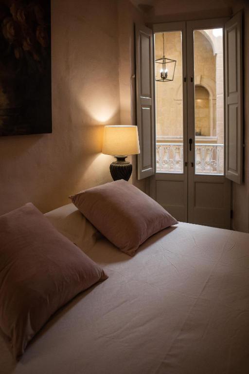 Palazzino Birgu Host Family Bed and Breakfast - Double Room With Private Bathroom