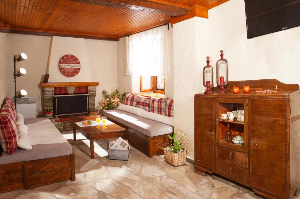 Telewizja i/lub zestaw kina domowego w obiekcie Villa Erifili by Pelion Esties