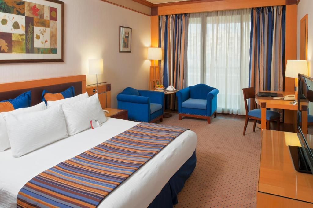 Posezení v ubytování Crowne Plaza Hamra Beirut by IHG