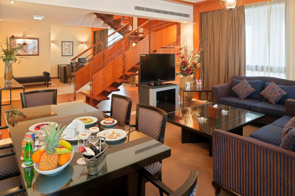 Posezení v ubytování Crowne Plaza Hamra Beirut by IHG