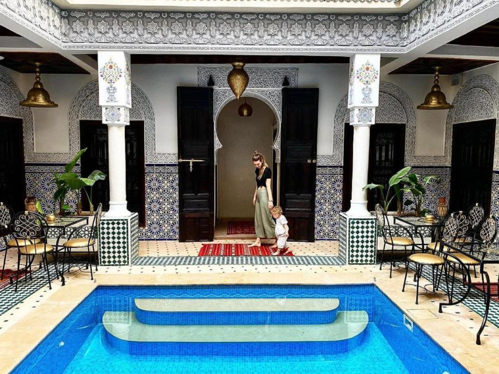 Bazén v ubytování Riad Medina Art & Suites nebo v jeho okolí