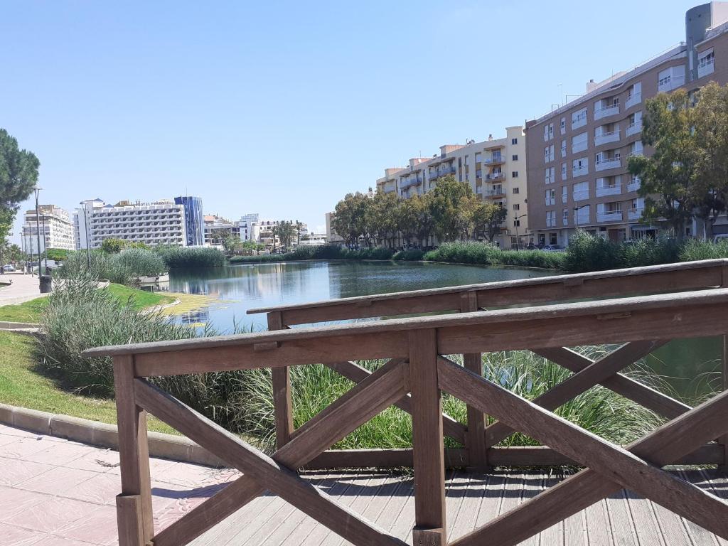 Výhled na řeku, která protéká v blízkosti apartmánu