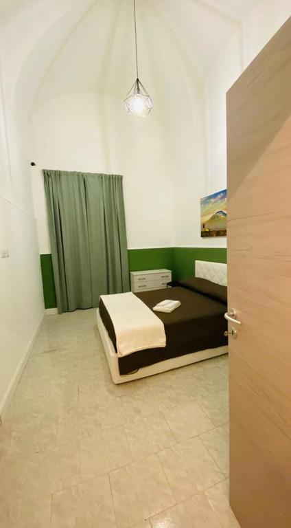 A bed or beds in a room at Il Vicolo Home 2