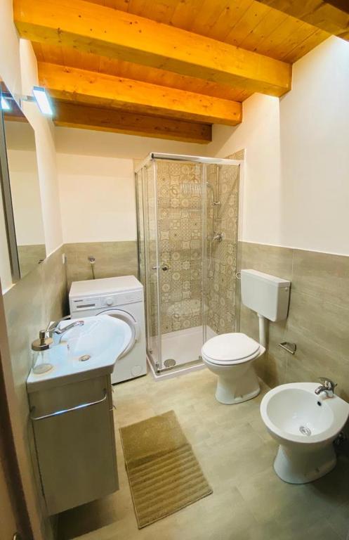 A bathroom at Il Vicolo Home 2