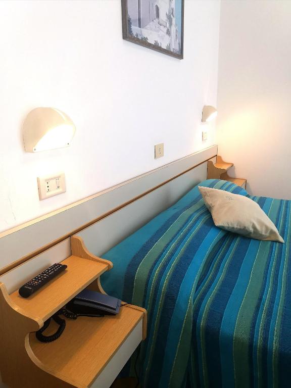 Postel nebo postele na pokoji v ubytování Hotel Alcazar
