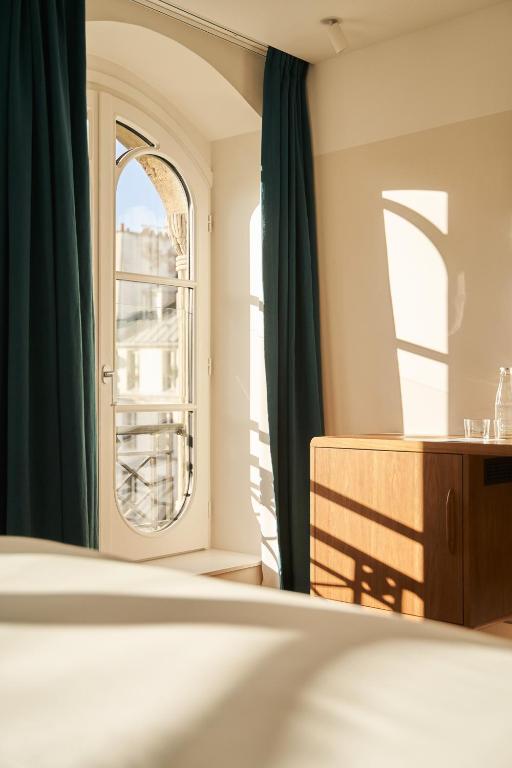Postel nebo postele na pokoji v ubytování Hôtel du Sentier
