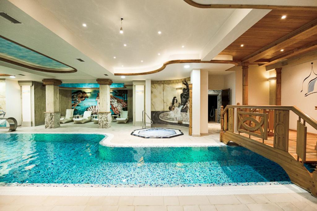 Bazén v ubytování Trofana Wellness & SPA nebo v jeho okolí