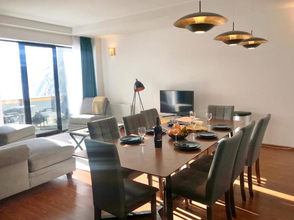 Posezení v ubytování GVC 4-room 421 New Gudauri