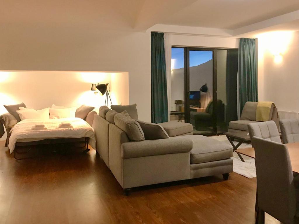 Posezení v ubytování GVC 4-room 421 New Gudauri