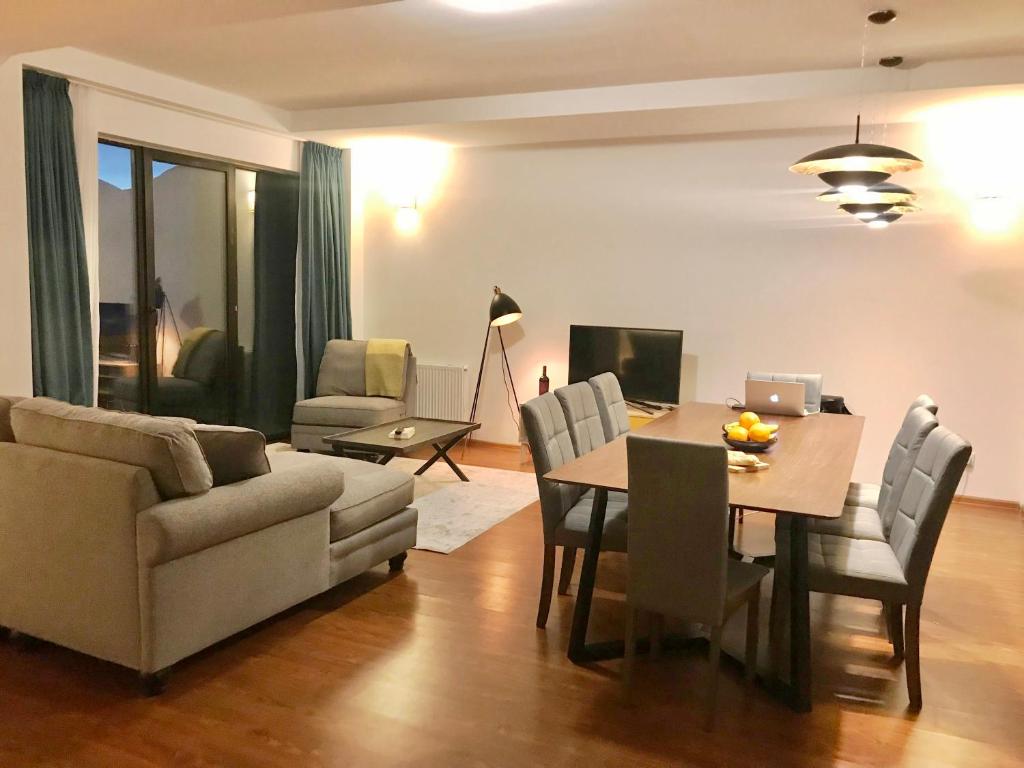 Posezení v ubytování GVC 4-room 421 New Gudauri