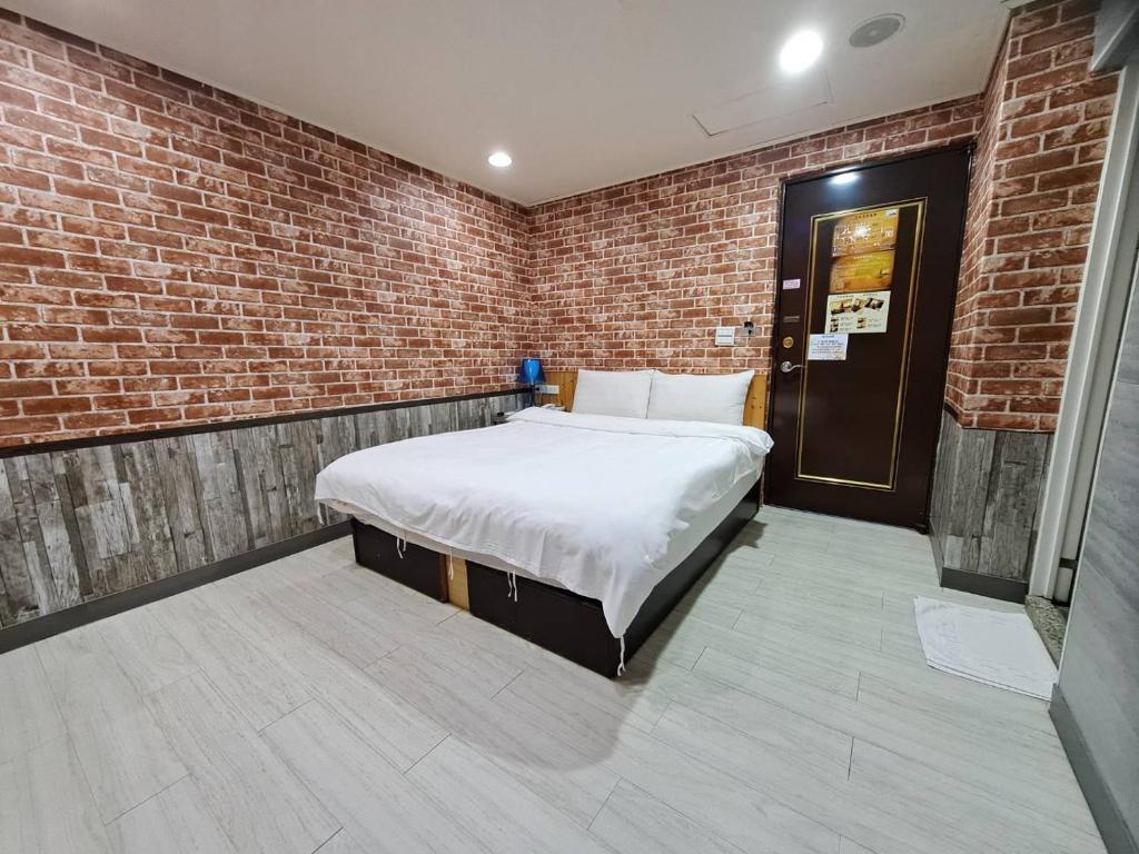 Postel nebo postele na pokoji v ubytování Bin Chen Business Hotel