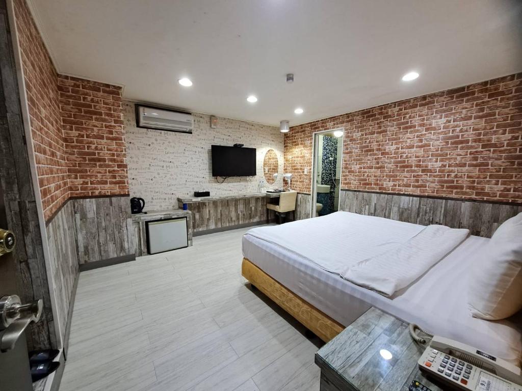 TV a/nebo společenská místnost v ubytování Bin Chen Business Hotel
