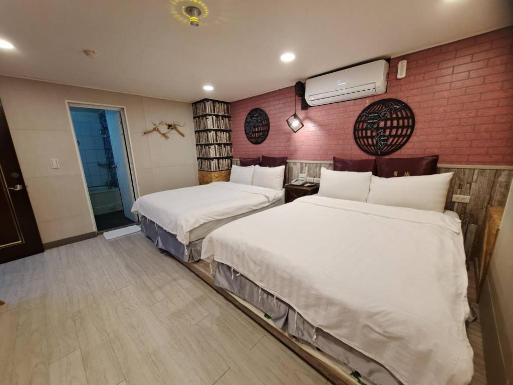 Postel nebo postele na pokoji v ubytování Bin Chen Business Hotel