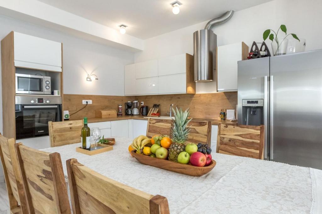 Kuchnia lub aneks kuchenny w obiekcie Beachfront Holiday House Kaliope