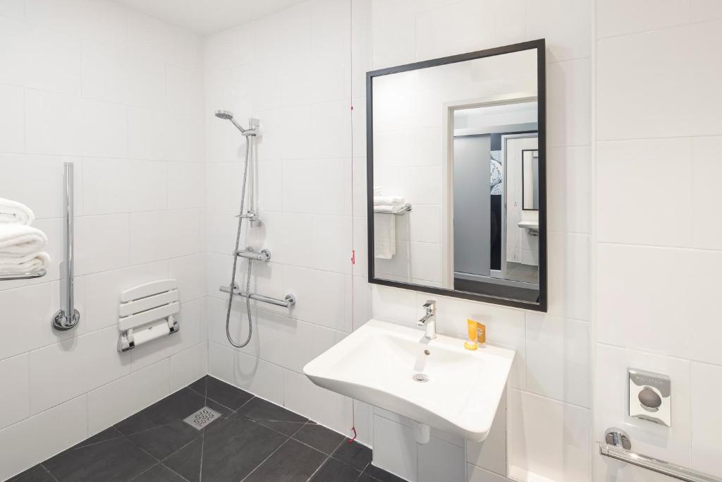 CROWNE PLAZA MINHAL