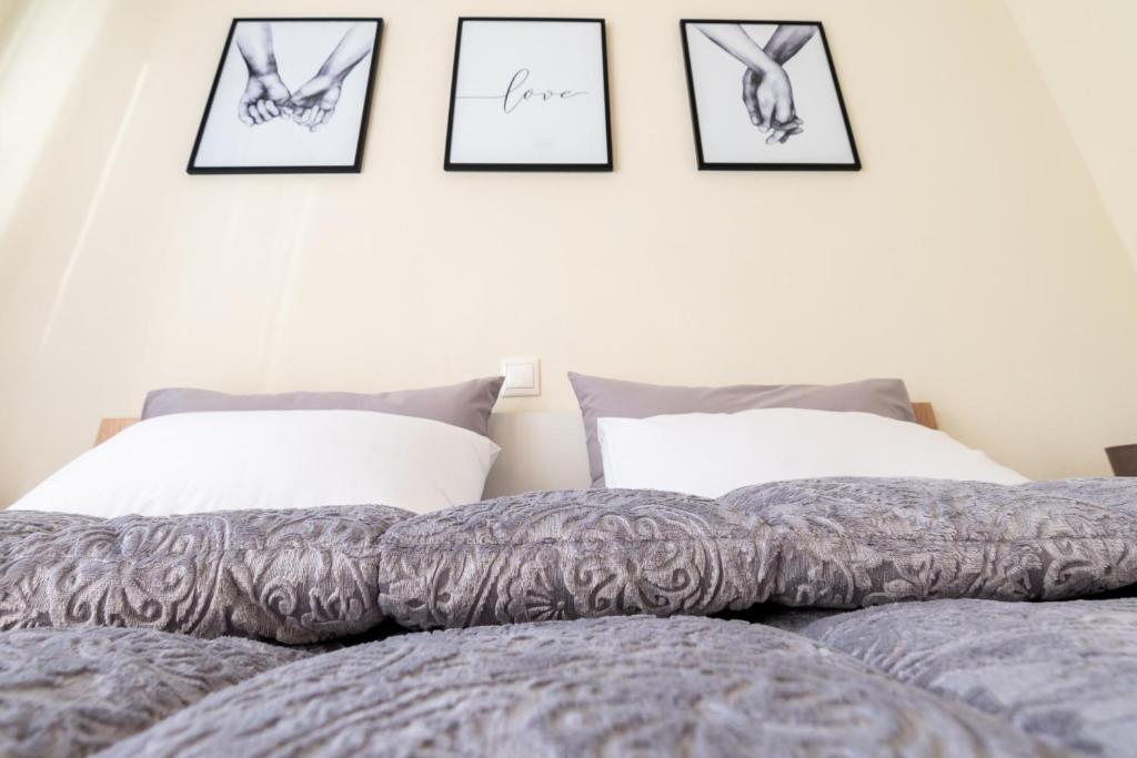 Łóżko lub łóżka w pokoju w obiekcie Yellow Fresh Apartment 2
