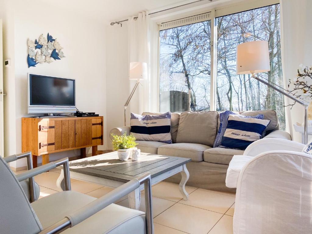 TV a/nebo společenská místnost v ubytování Luxe Vakantiehuis Oostkapelle OK32