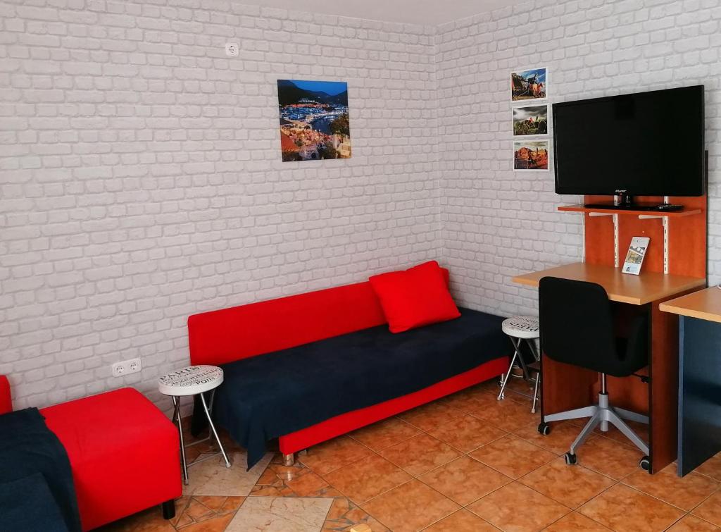 TV a/nebo společenská místnost v ubytování Tabán Apartman