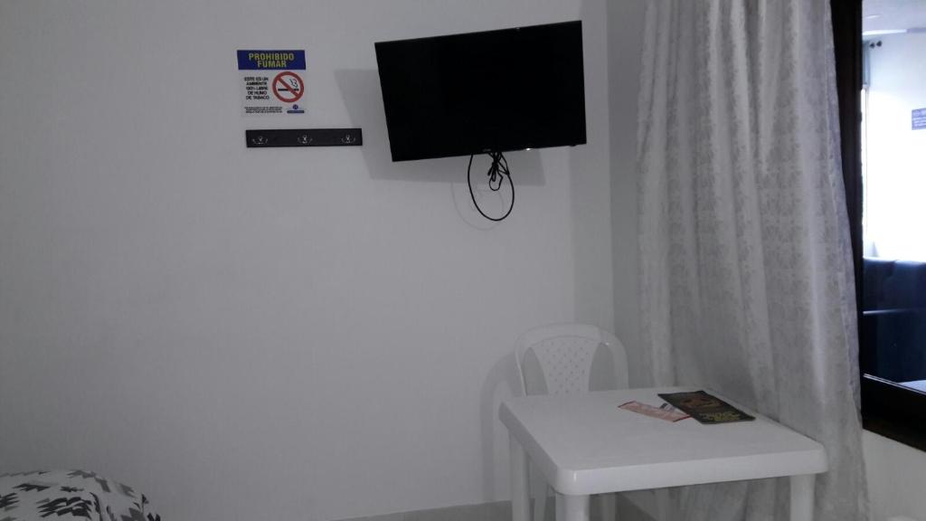 TV a/nebo společenská místnost v ubytování HOTEL TANIA