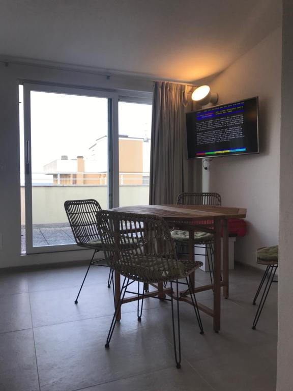 TV a/nebo společenská místnost v ubytování Attico Belvedere