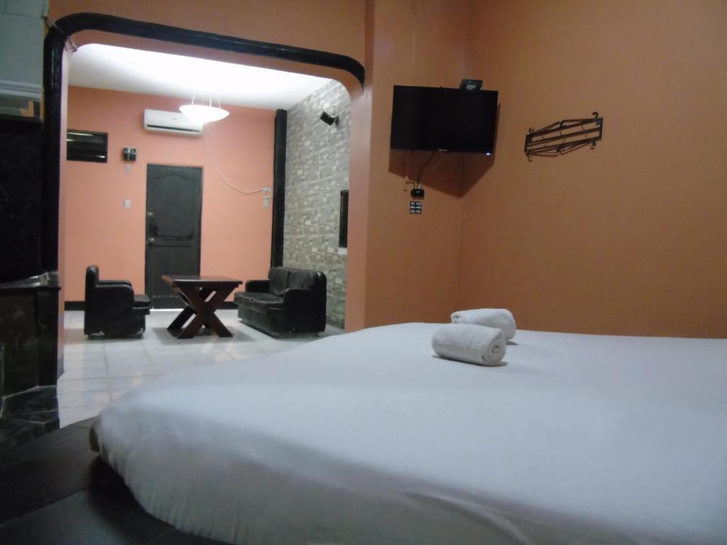 Postel nebo postele na pokoji v ubytování Hotel Imperial