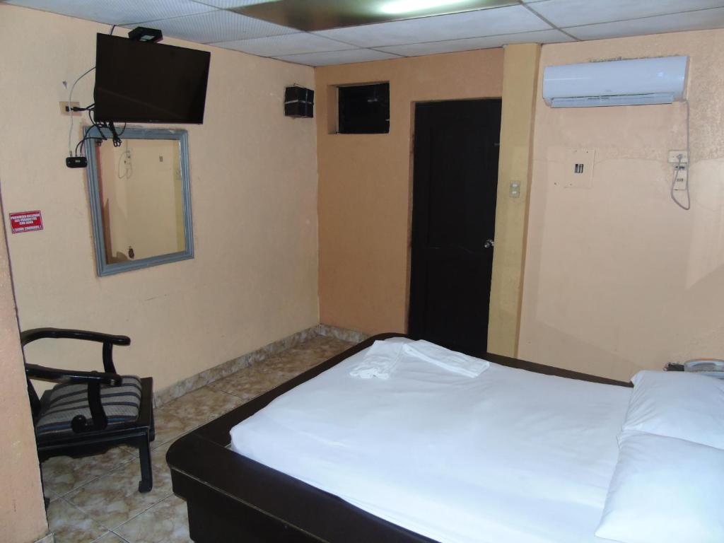 Postel nebo postele na pokoji v ubytování Hotel Imperial