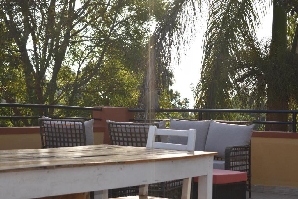 Secrets Guest House tesisinde bir balkon veya teras