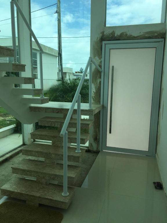  Casa Itanhaém em condomínio fechado de frente para o mar