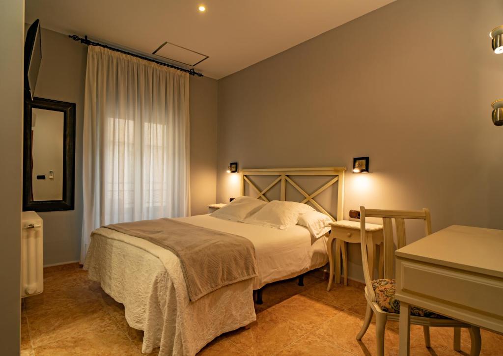 Postel nebo postele na pokoji v ubytování Hotel Alfonso IX