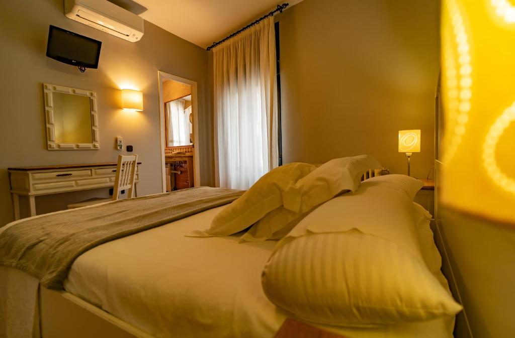 Postel nebo postele na pokoji v ubytování Hotel Alfonso IX