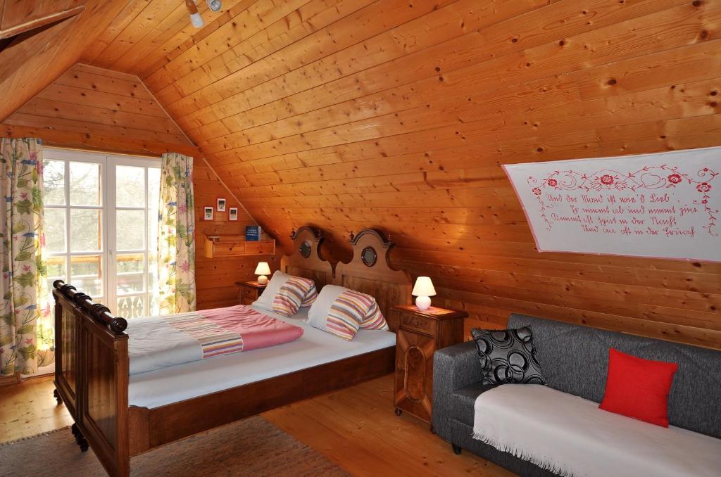 Postel nebo postele na pokoji v ubytování Altes Gehöft am Lormanberg