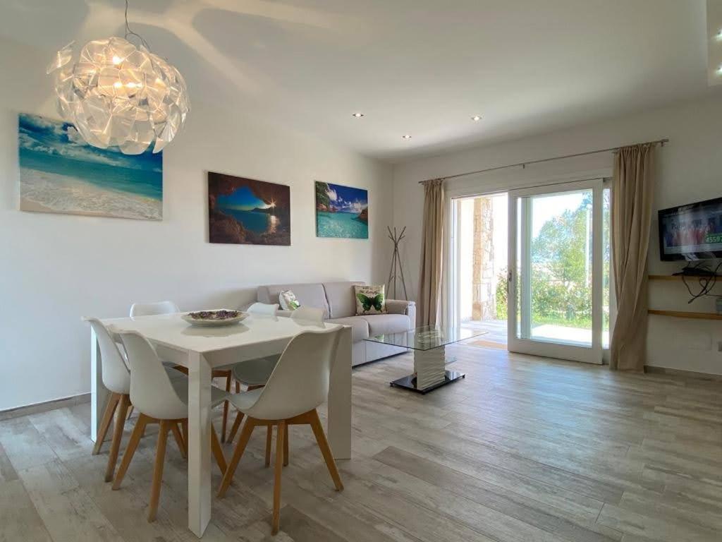 a living room with a white table and chairs at R House II in Budoni