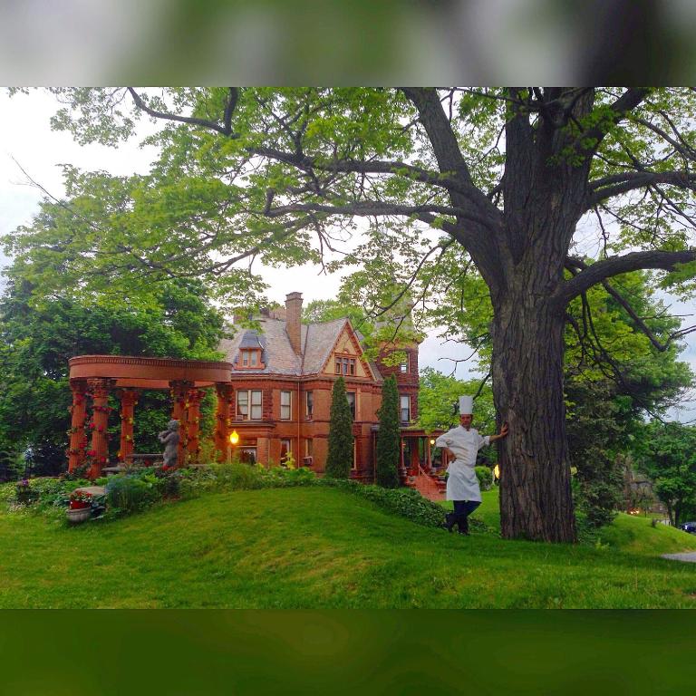 Henderson Castle Inn photo