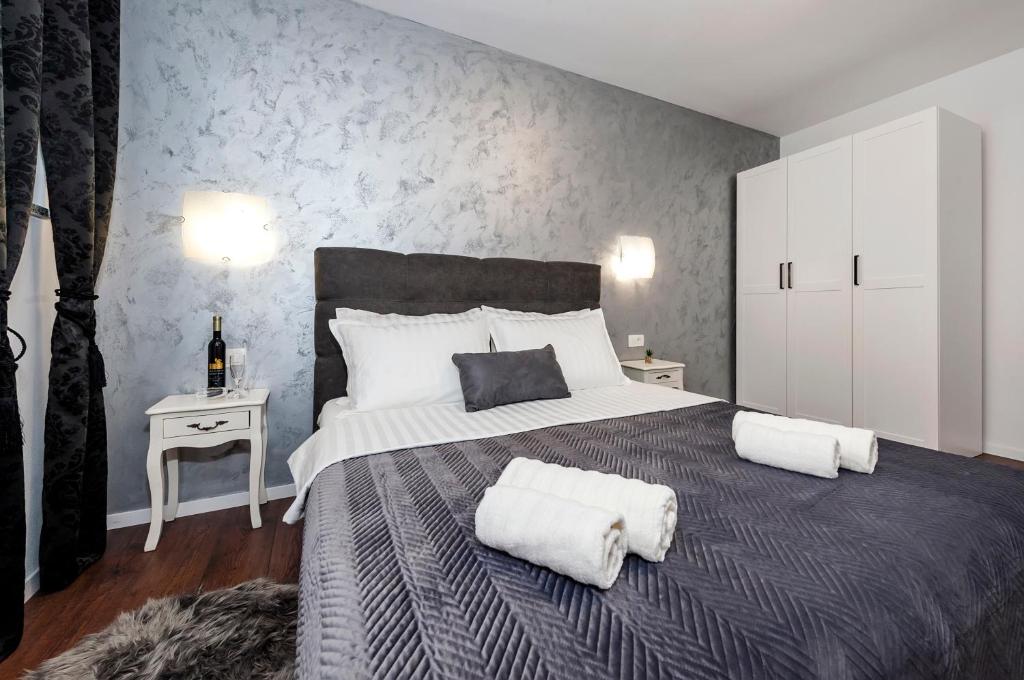 Deluxe Apartments A&A - 15