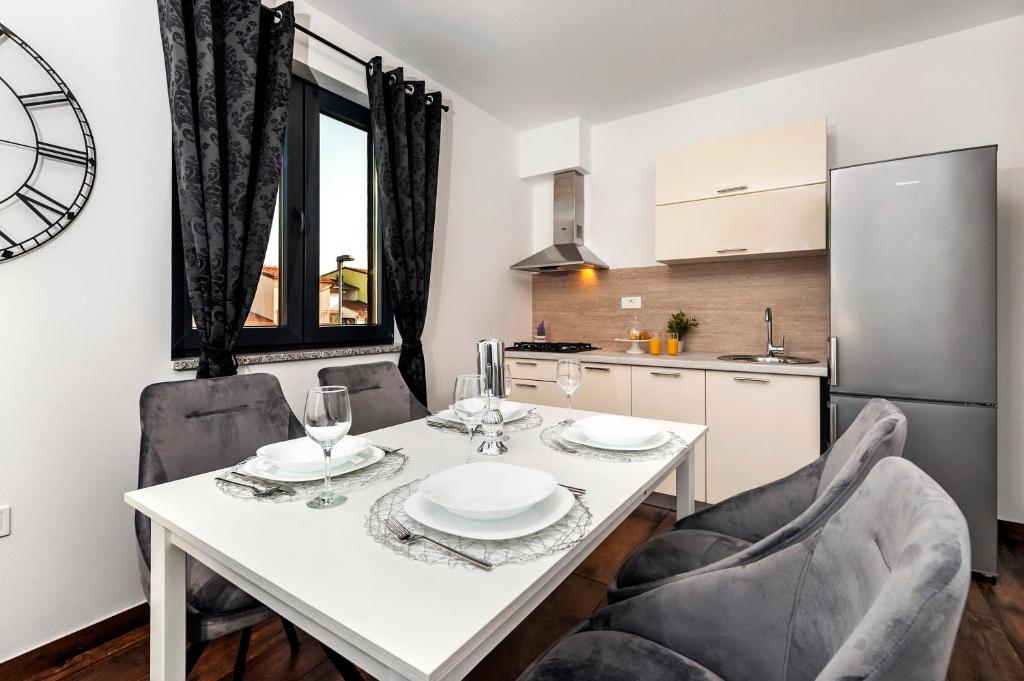 Deluxe Apartments A&A - 13