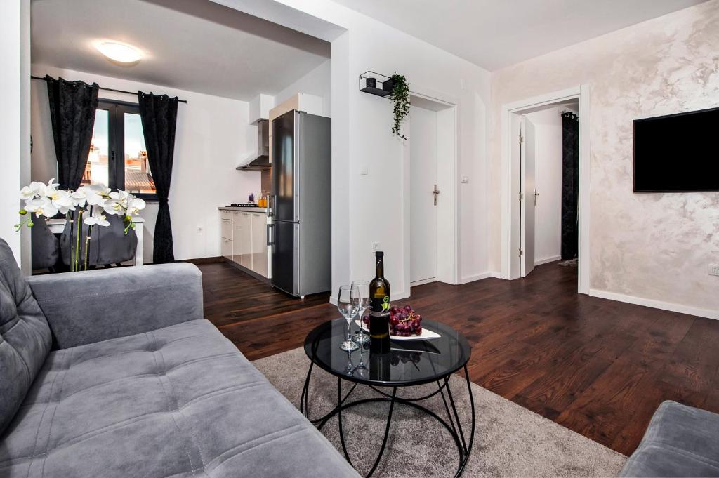 Deluxe Apartments A&A - 7