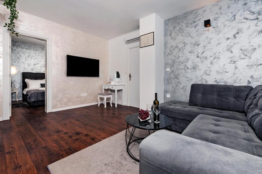 Deluxe Apartments A&A - 6