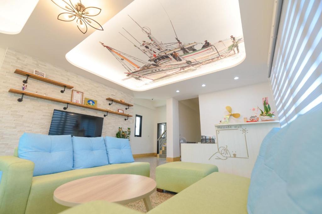 a living room with a couch and a table at 鴻滿億民宿 in Magong