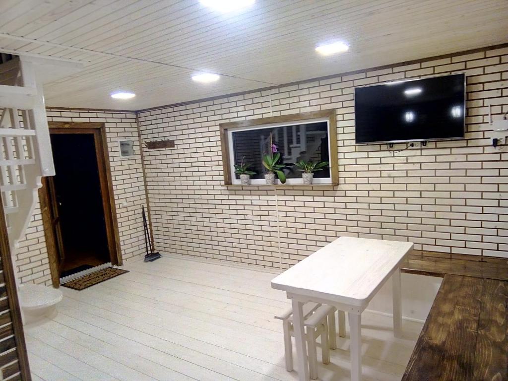 TV a/nebo společenská místnost v ubytování Під горою 2