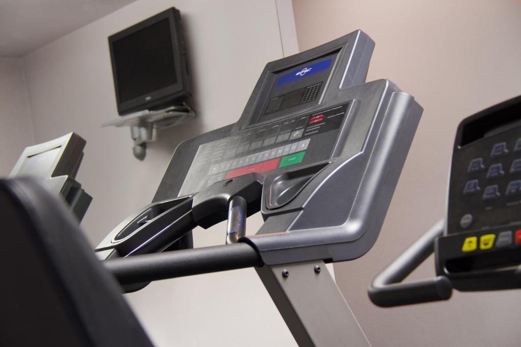 Fitness centrum a/nebo fitness zařízení v ubytování Steam Plant Hotel