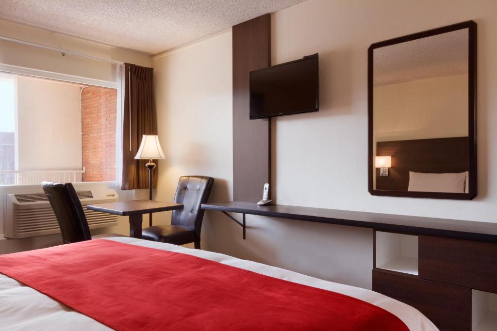 Postel nebo postele na pokoji v ubytování Steam Plant Hotel