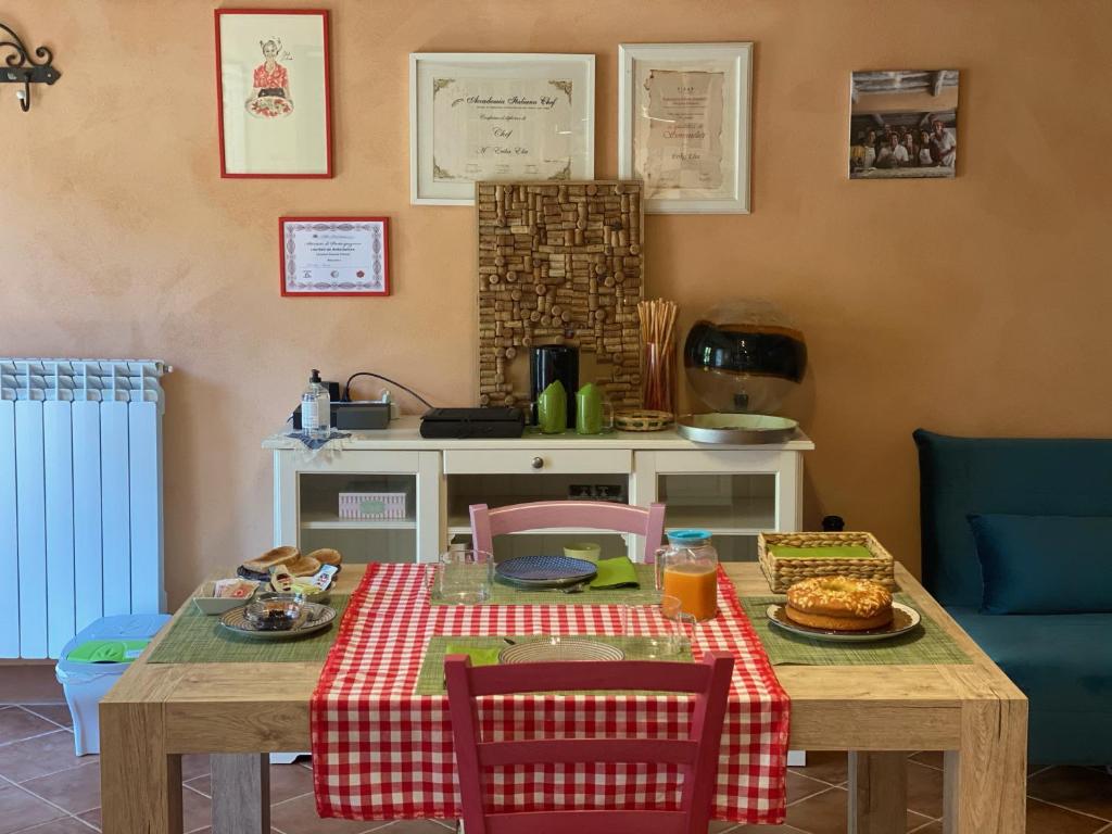 Jedlo v ubytovaní bed & breakfast alebo blízkom okolí